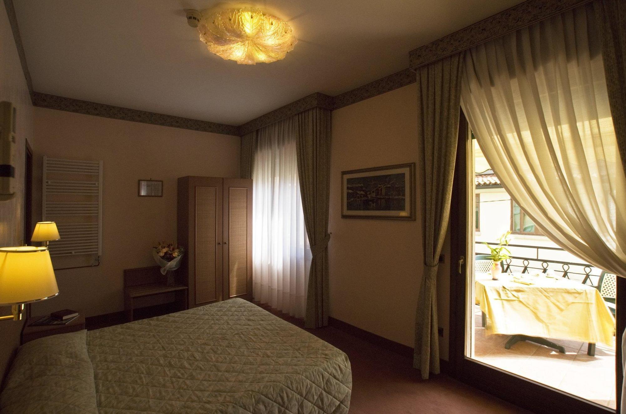 Hotel Villa Tiziana Venedik-Lido Dış mekan fotoğraf