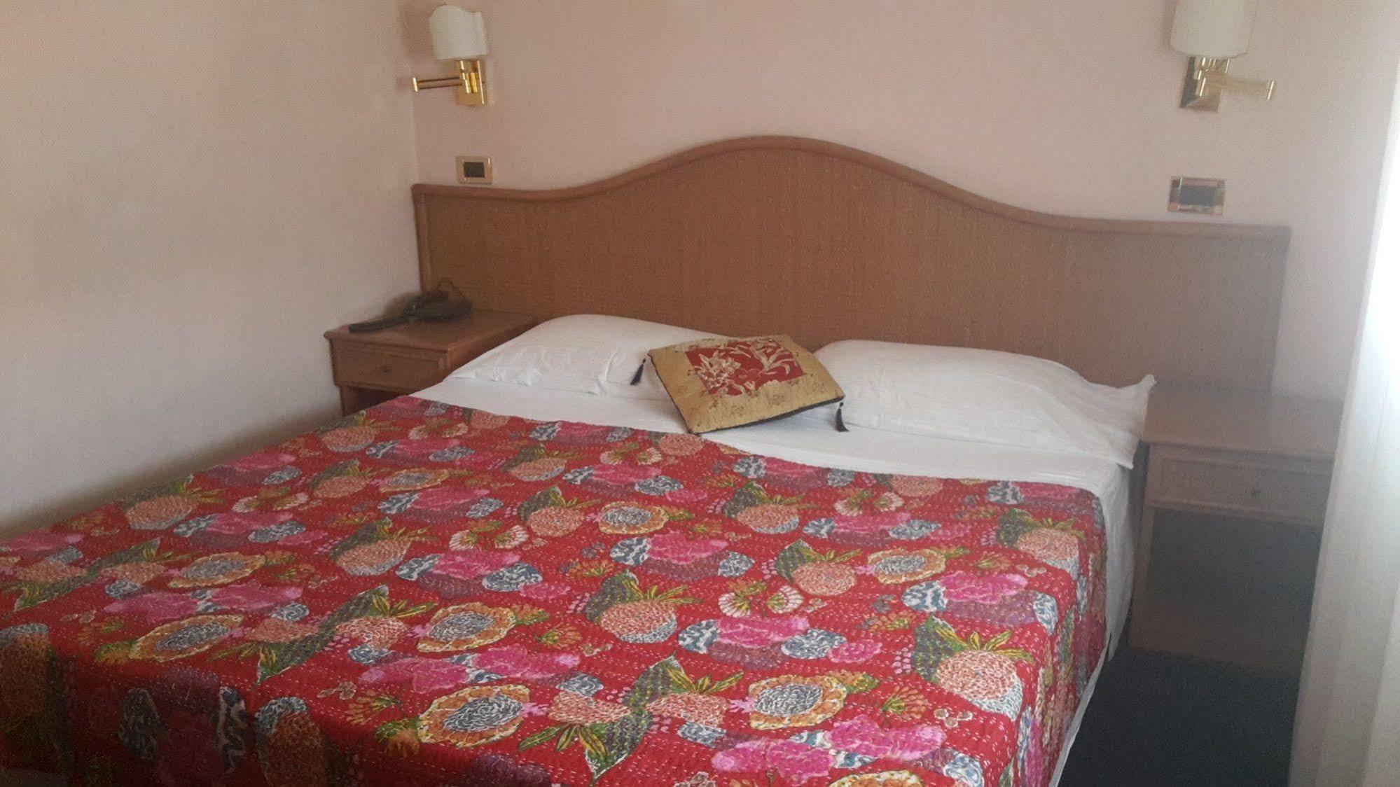 Hotel Villa Tiziana Venedik-Lido Dış mekan fotoğraf