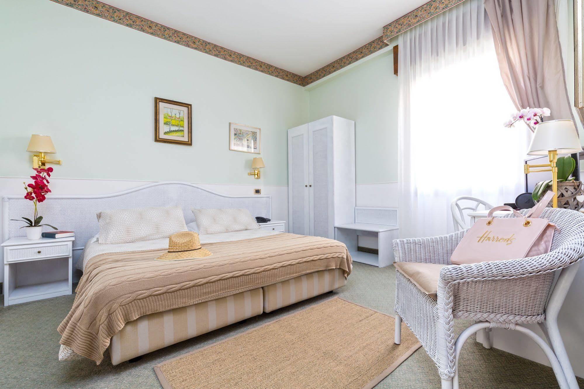 Hotel Villa Tiziana Venedik-Lido Dış mekan fotoğraf