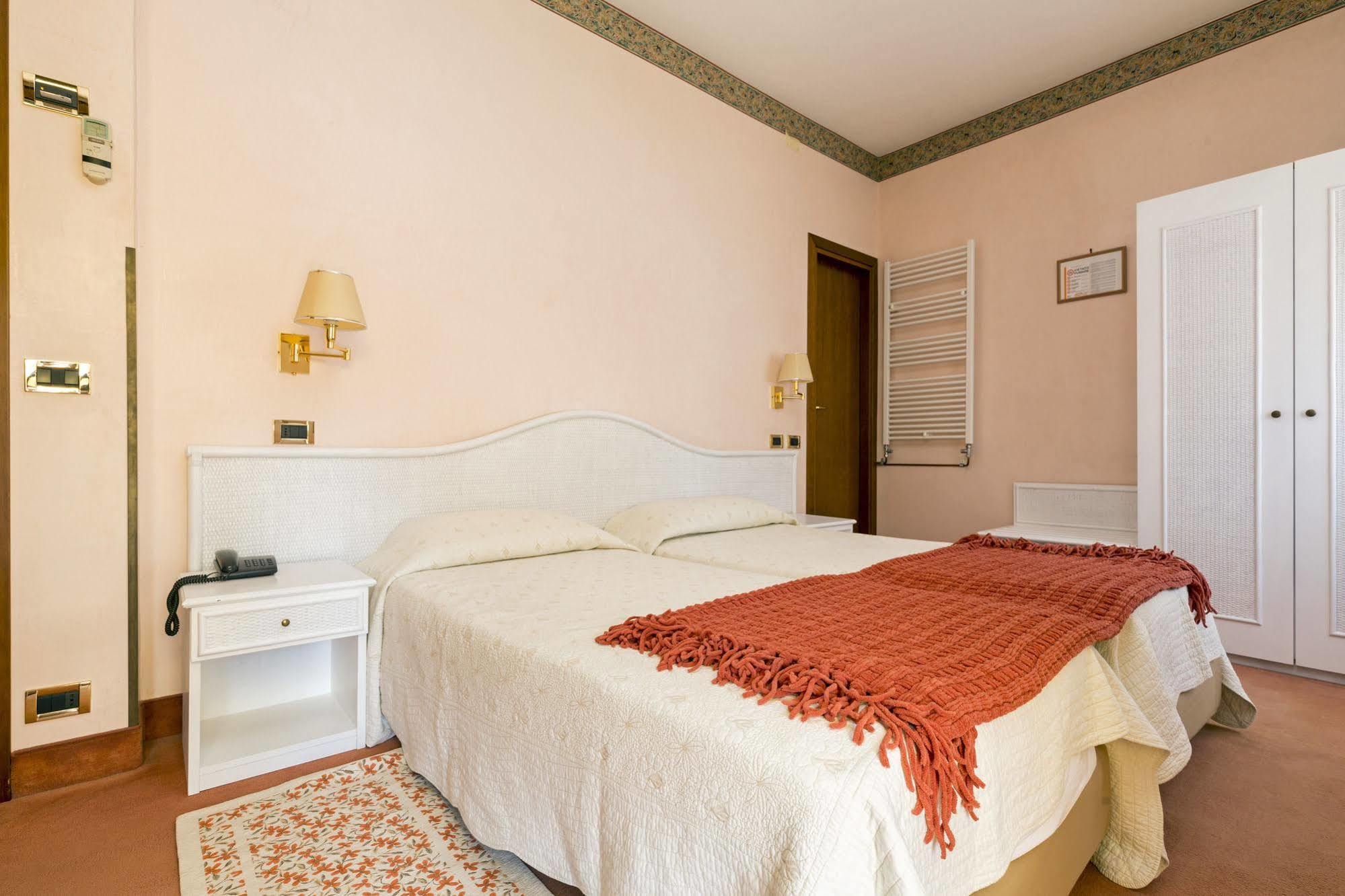Hotel Villa Tiziana Venedik-Lido Dış mekan fotoğraf